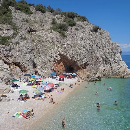 Renata - アパート *